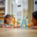 Famille joue avec Le chateau de glace d'Elsa Lego Run Market Réunion