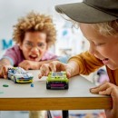 Visuel avec enfants qui joue avec Course-poursuite police et super voiture